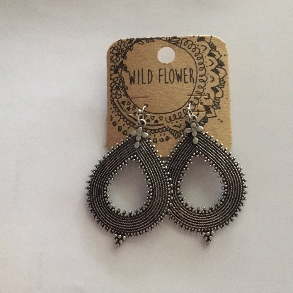Silver/Black Oval Earrings